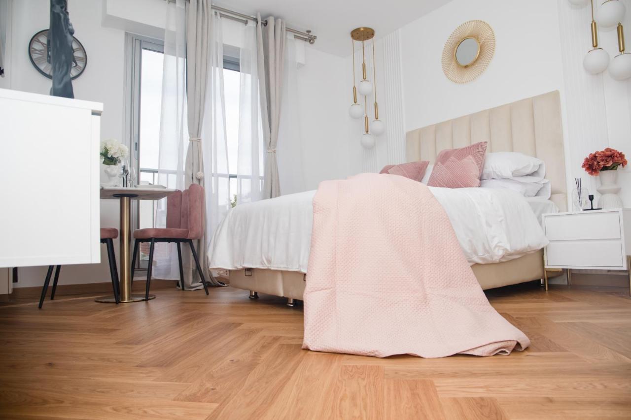 Paris' Premium Romantic Studio Exterior photo
