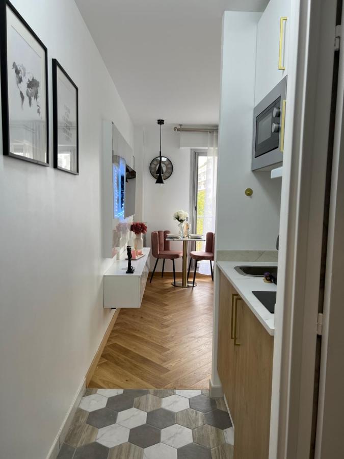 Paris' Premium Romantic Studio Exterior photo