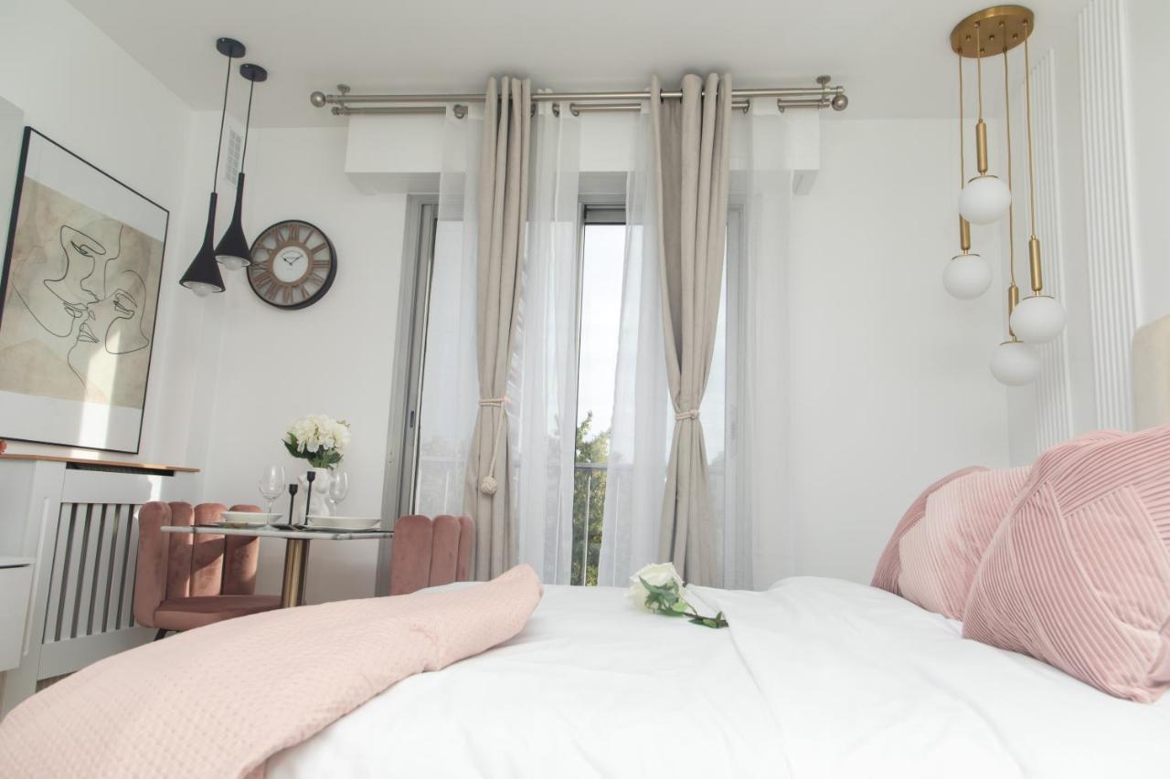 Paris' Premium Romantic Studio Exterior photo
